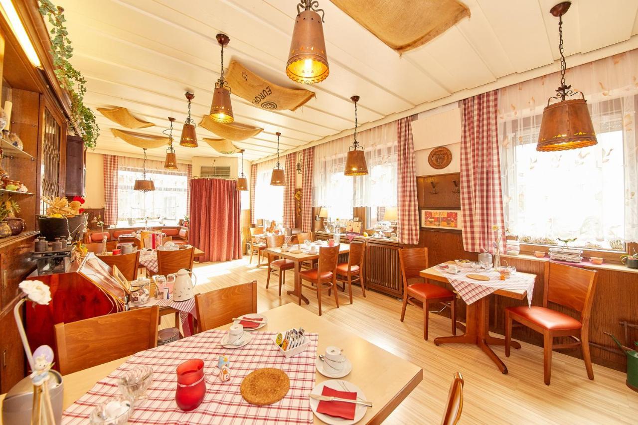 Hotel Zum Dicken Baum Mayen Bagian luar foto
