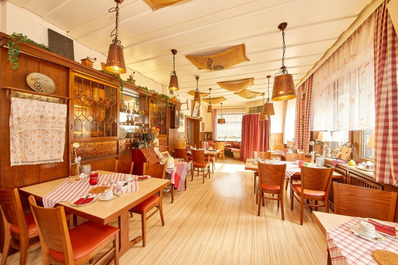 Hotel Zum Dicken Baum Mayen Bagian luar foto