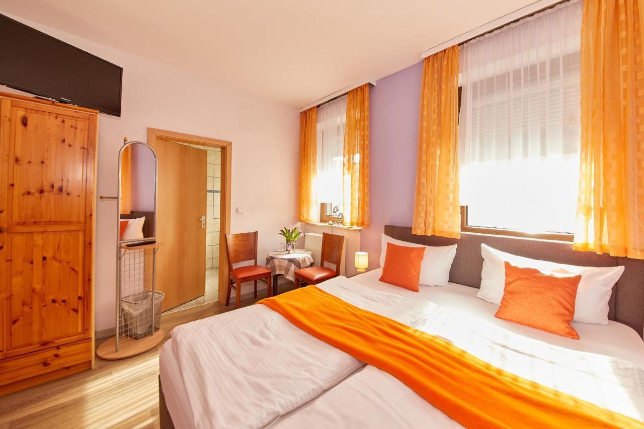 Hotel Zum Dicken Baum Mayen Bagian luar foto
