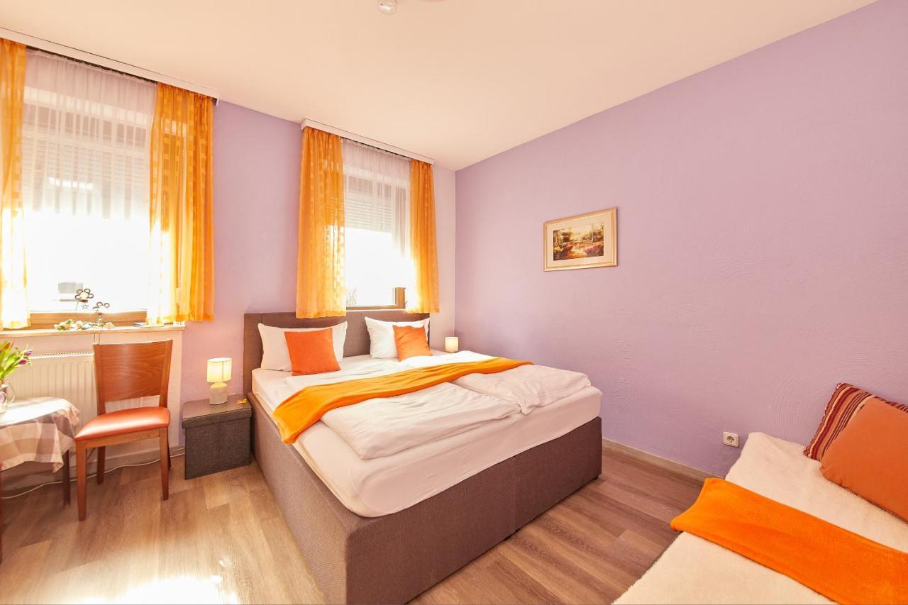 Hotel Zum Dicken Baum Mayen Bagian luar foto